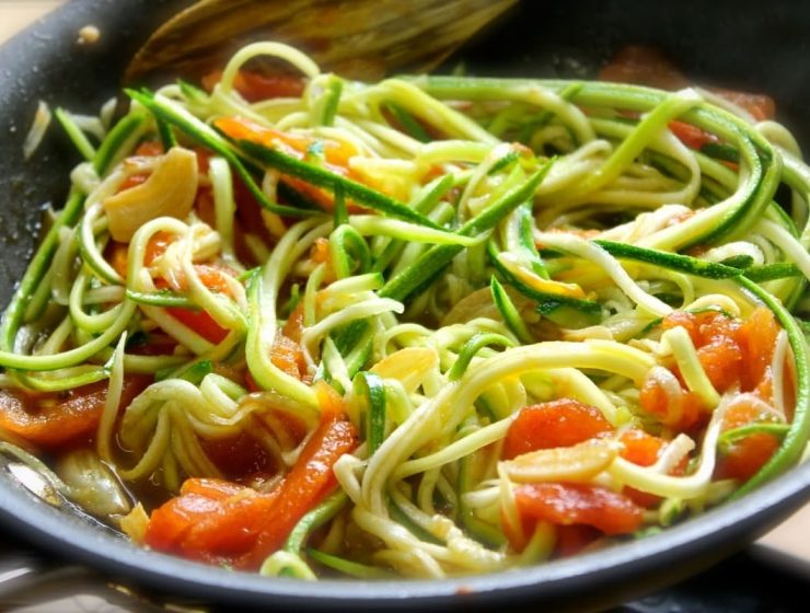 Cómo hacer fideos de zucchini o calabacín: receta fácil 5 fideos de zucchini