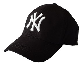 Gorra de béisbol negra con el logo blanco de los New York Yankees (NY), un accesorio clásico del estilo urbano y streetwear.