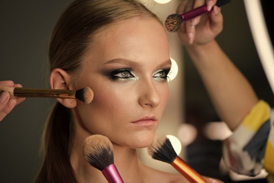 Brochas de distintos tamaños para el maquillaje de rostro para desparramar el rubor