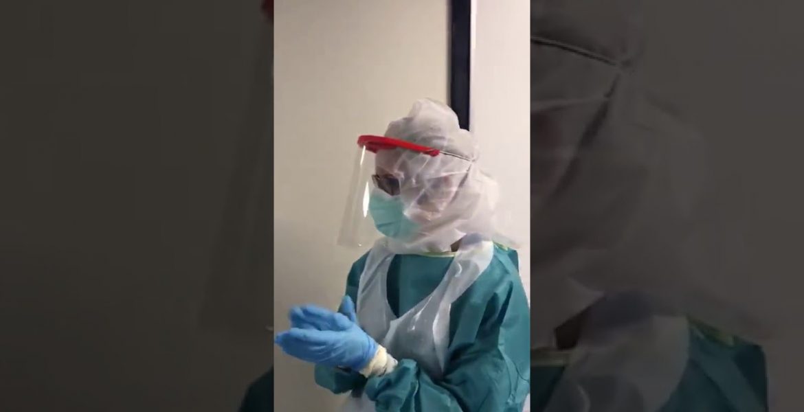 Conmovedor: médicos de un hospital cantan en la sala con pacientes con Covid19 1