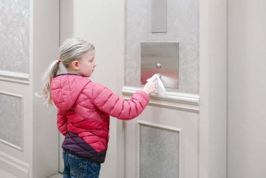 Preparación de agua con lavandina o alcohol: cuánto dura el efecto de la mezcla y cuáles son las proporciones 5