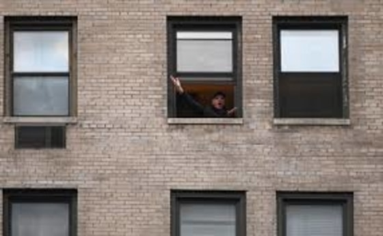 New York, New York: la ciudad herida canta su himno desde las ventanas 6