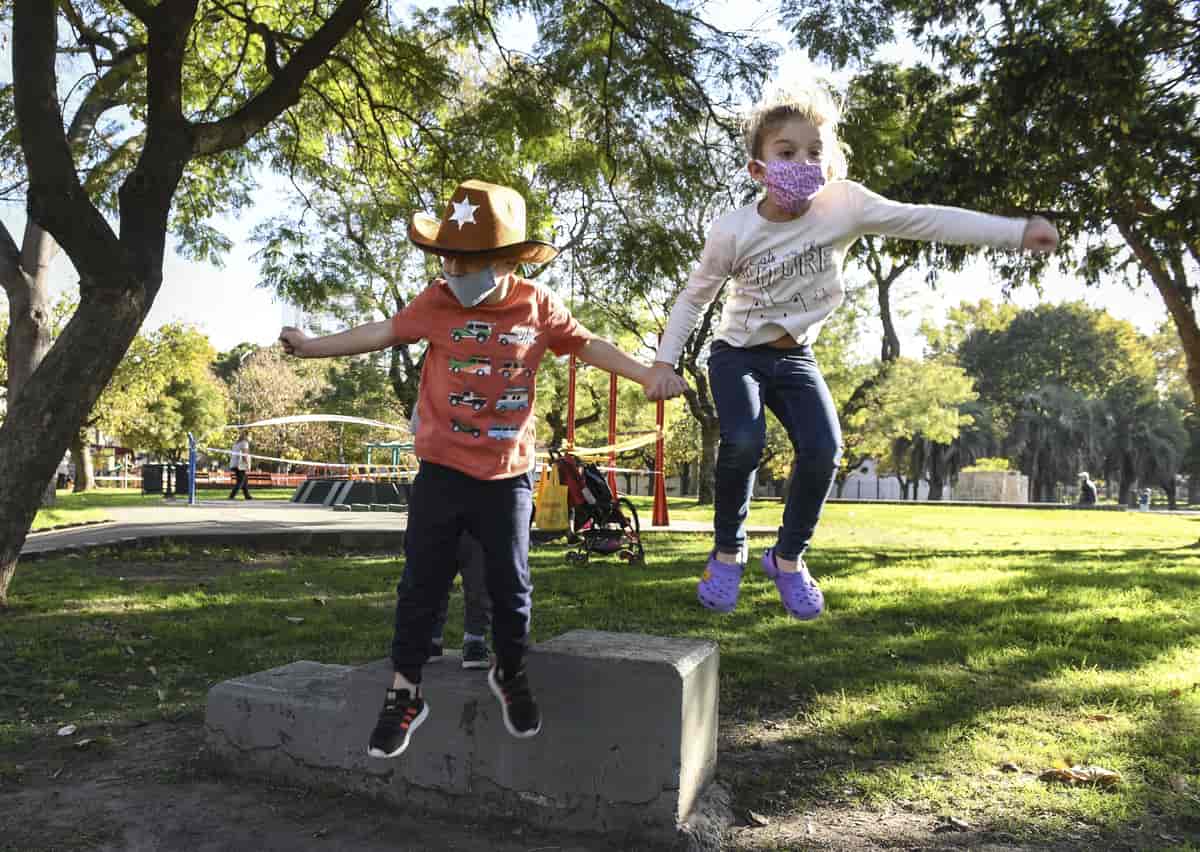 niños salen a la calle