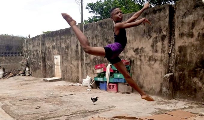 el niño nigeriano baila ballet