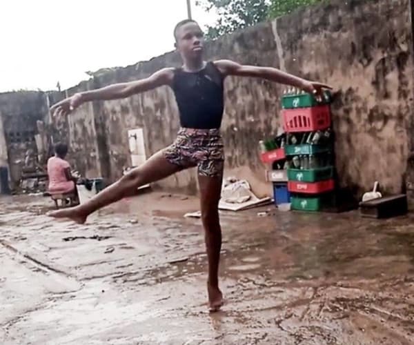 niño nigeriano baila ballet