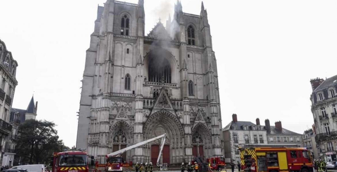 incendio catedral nantes