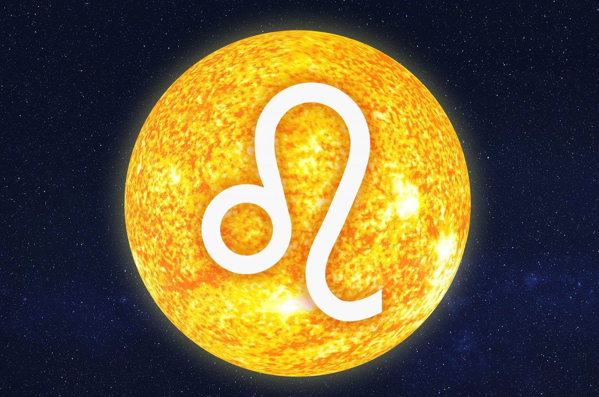Horóscopo de Leo con símbolo sobre el sol. Símbolo del signo zodiacal Leo sobre un sol brillante, con fondo de cielo estrellado.