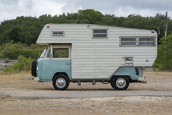 Kombi reinventada y a la venta: una camper equipada para viajar 8