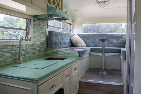 Kombi reinventada y a la venta: una camper equipada para viajar 9