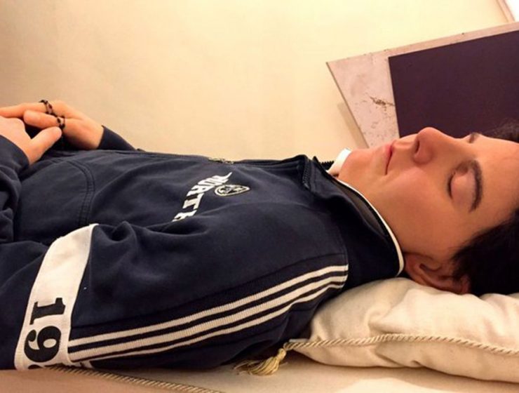 El cuerpo intacto de Carlo Acutis, el joven que será santificado.