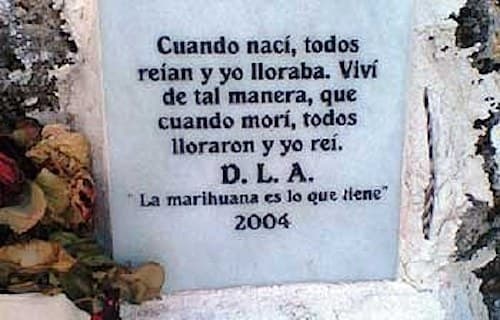 Humor en lápidas de Săpânța