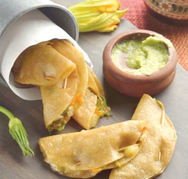 quesadillas con flor de calabaza