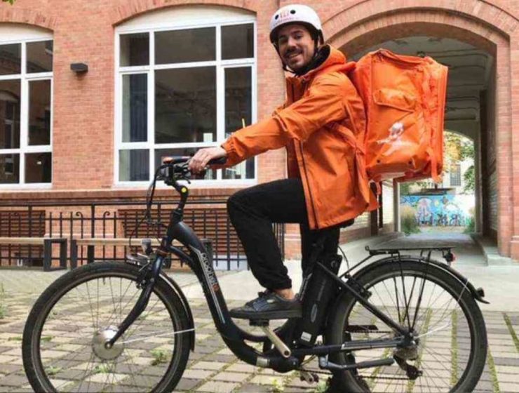 Trabajar en Alemania: un argentino ahorró las propinas y su historia dio la vuelta al mundo 11 gonzalo delivery en berlin