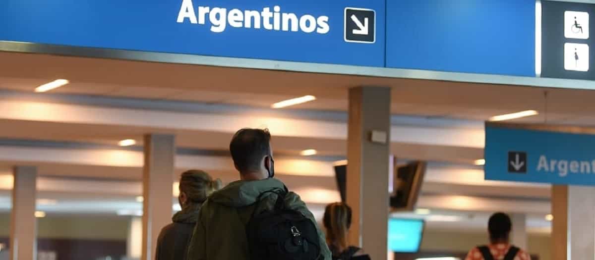 Ezeiza: emotivos encuentros en el «Hall de los abrazos» 3