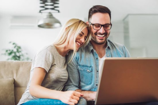 Pareja y redes sociales: qué es el stashing y por qué debería preocuparte 2