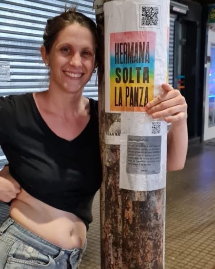 “Hermana, suelta la panza”: el lema feminista para el verano 2