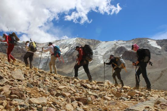 Homenaje a la vida: 31 pacientes recuperados de cáncer de mama llegaron hasta el avión del Milagro de los Andes 10