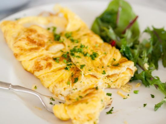 cómo hacer un omelette