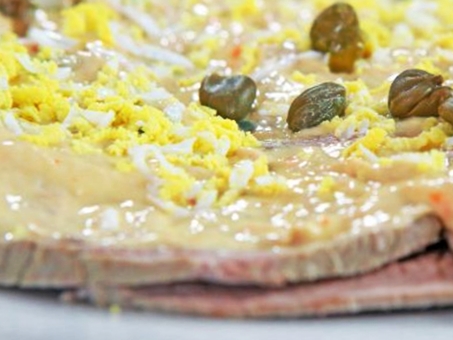 vitel toné con huevo