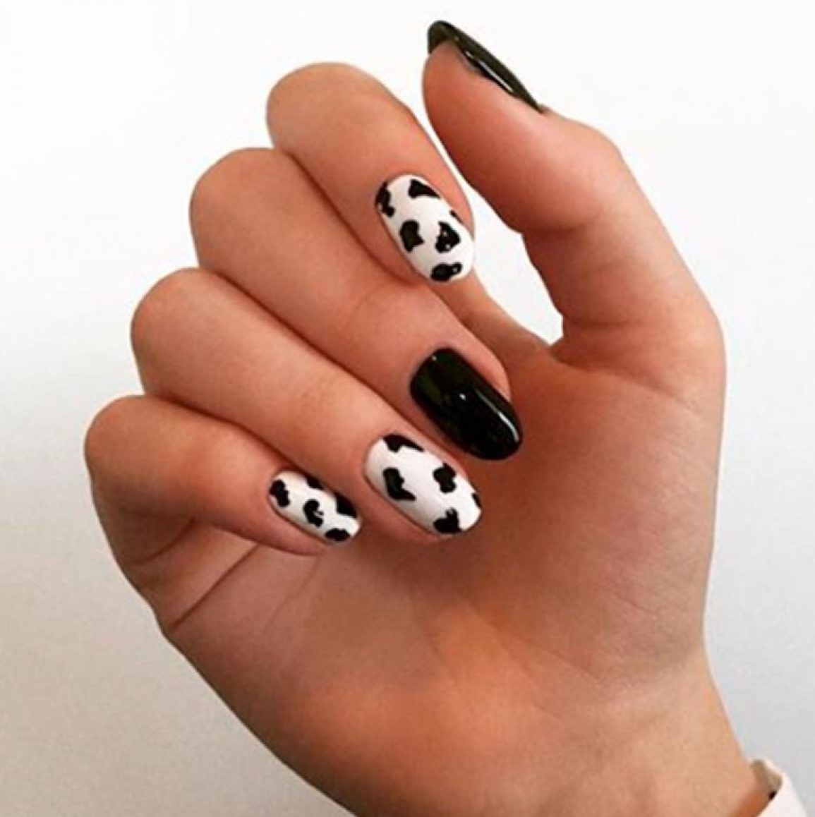 colores de uñas de moda temporada 2023