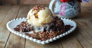 Cómo hacer un milkshake de banana y dulce de leche 8