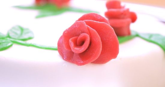 Cómo hacer una rosa de mazapán en pocos pasos 5