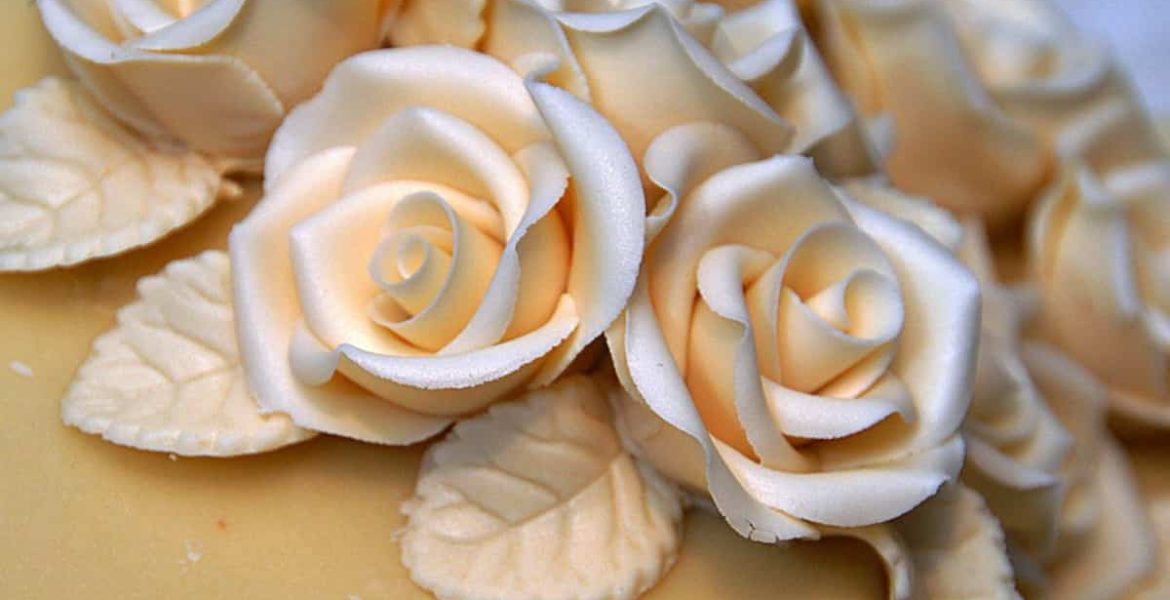 como hacer una rosa de mazapan