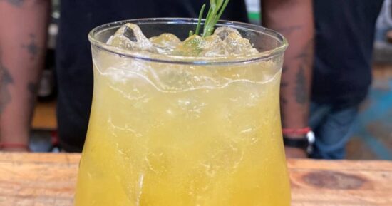 9 recetas de cócteles fáciles para hacer en las fiestas 16