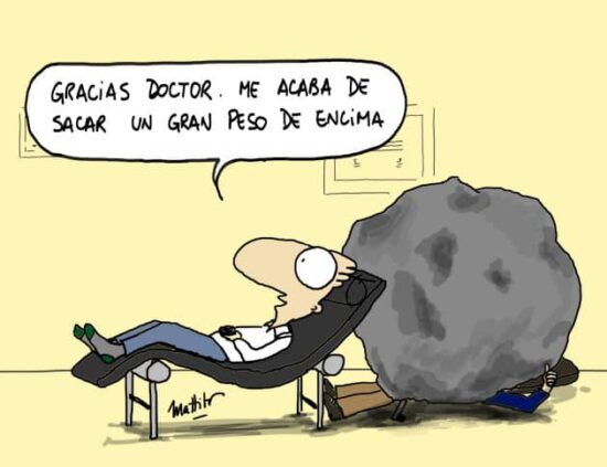 Caricatura de paciente en el diván agradeciendo al psicólogo y diciendo: “Gracias doctor, me acaba de sacar un gran peso de encima”, mientras una enorme roca cae sobre el terapeuta.