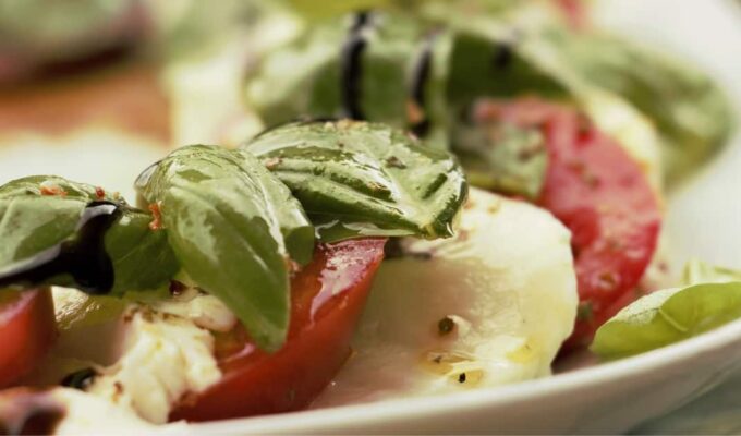 como hacer ensalada caprese