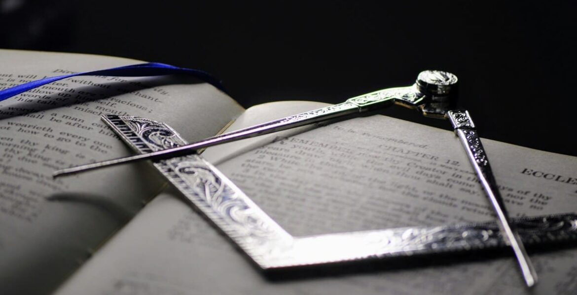 Significado de guante blanco en masonería