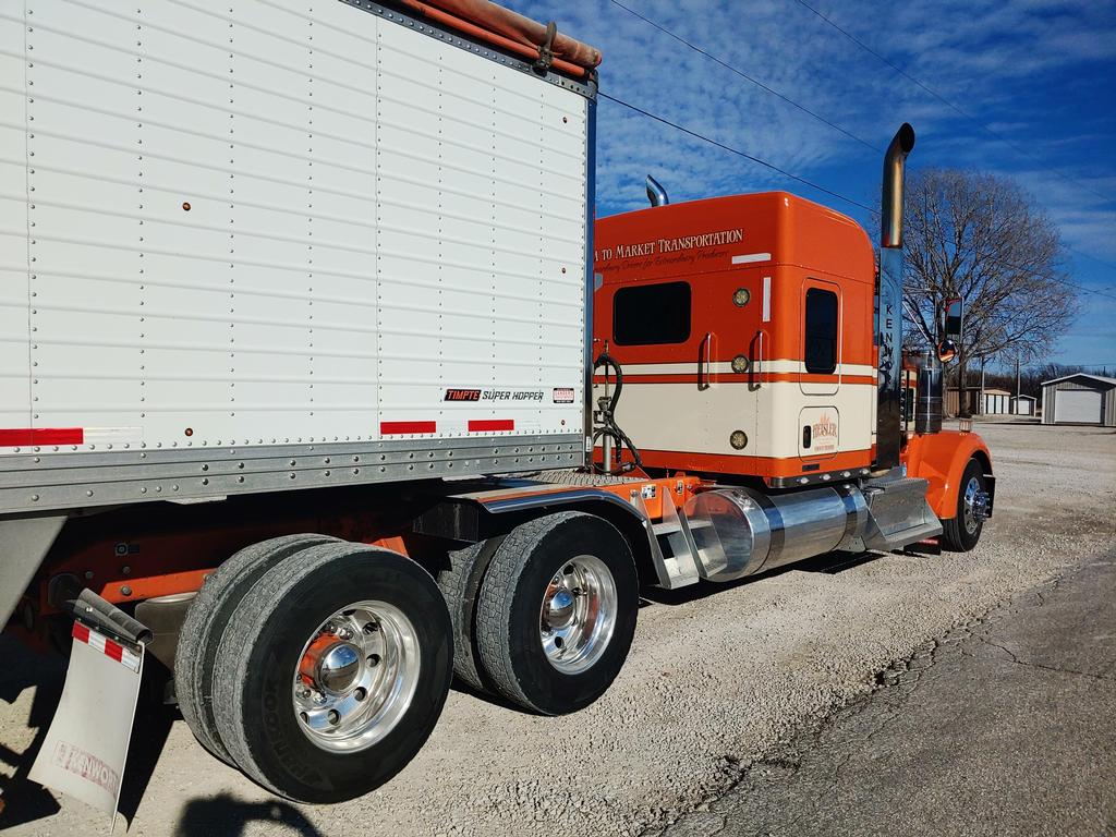 2015 Orange Kenworth W900L