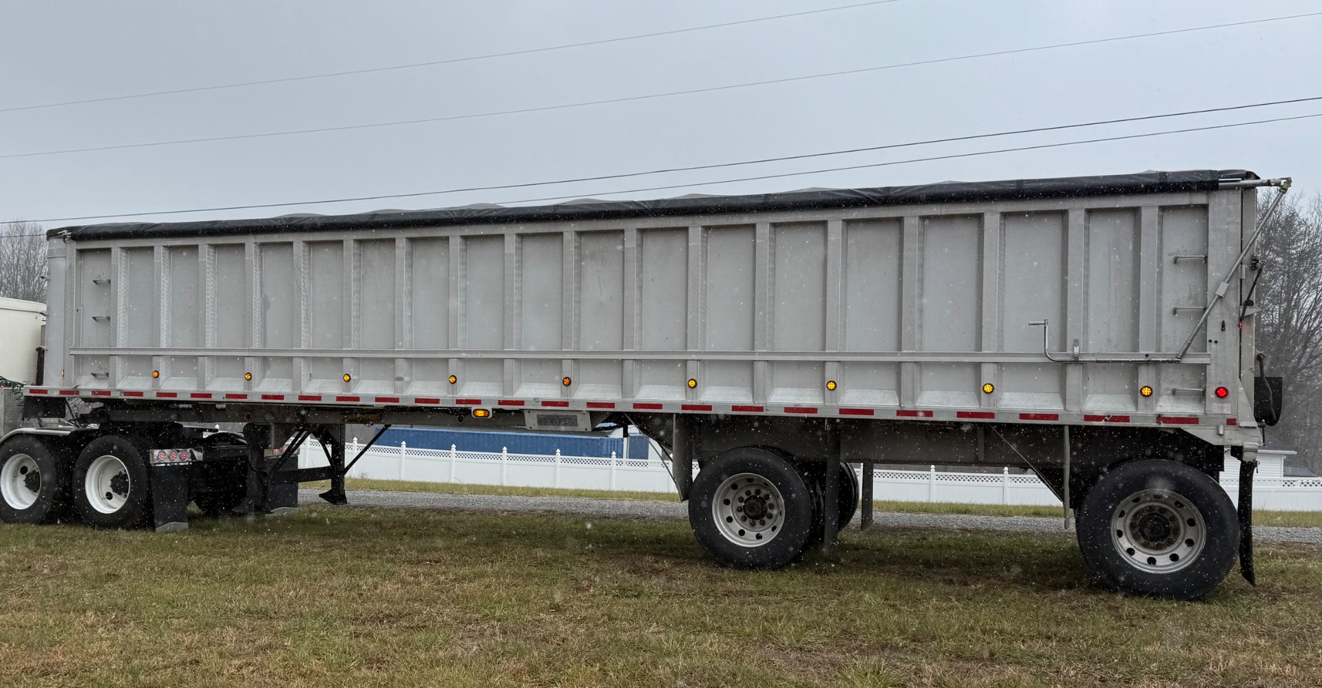 1998 Ravens Frameless Dump Trailer