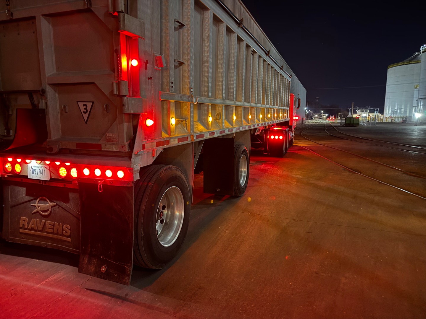 1998 Ravens Frameless Dump Trailer