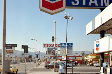Stephen Shore's photo of Beverly Boulevard and La Brea Avenue gas stations and cars in 1971.
