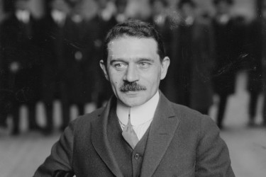 Portrait of Morris Hillquit taken between 1910 and 1915.