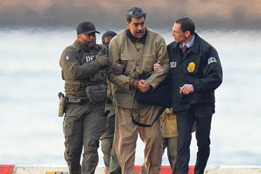 Nicolás Maduro in the custody of D.E.A. agents.