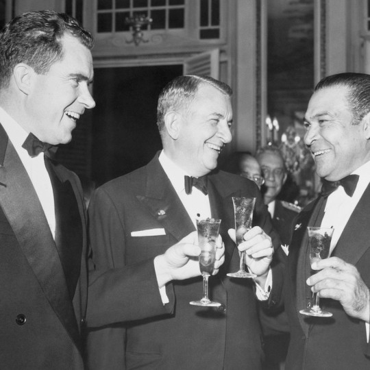Fulgencio Batista, Andrés Domingo, and Richard Nixon drinking together.