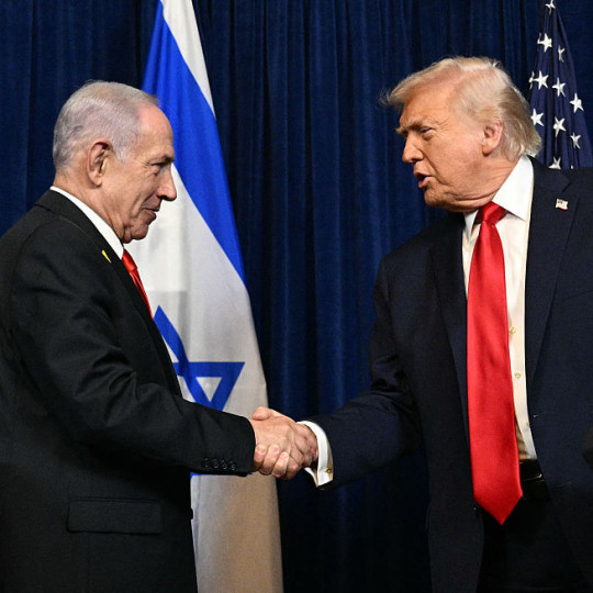 Donald Trump shaking hands with Benjamin Netanyahu.