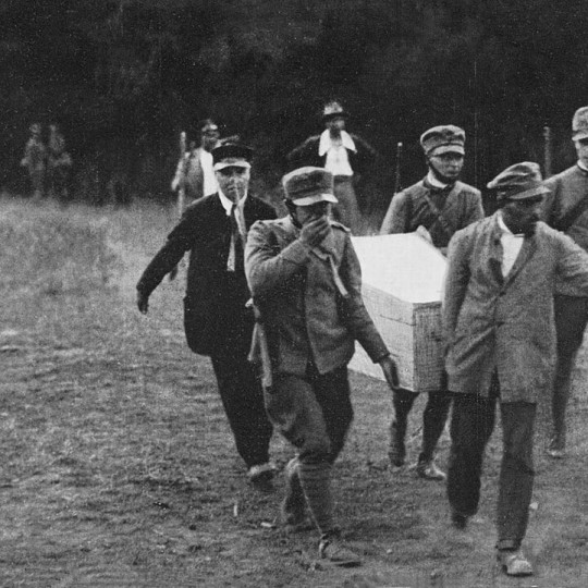 The body of assassinated Italian politician Giacomo Matteotti being transported.