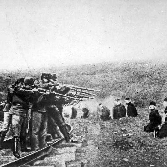 Austrians executing Serbs 1917