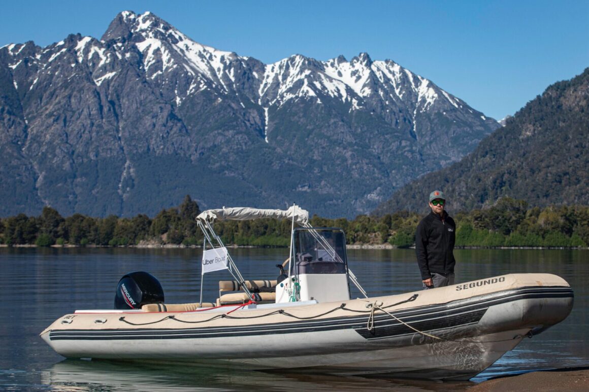 Cómo funciona "Uber Boat", la experiencia piloto en Bariloche con la que Uber celebra 8 años de su llegada a Argentina 1