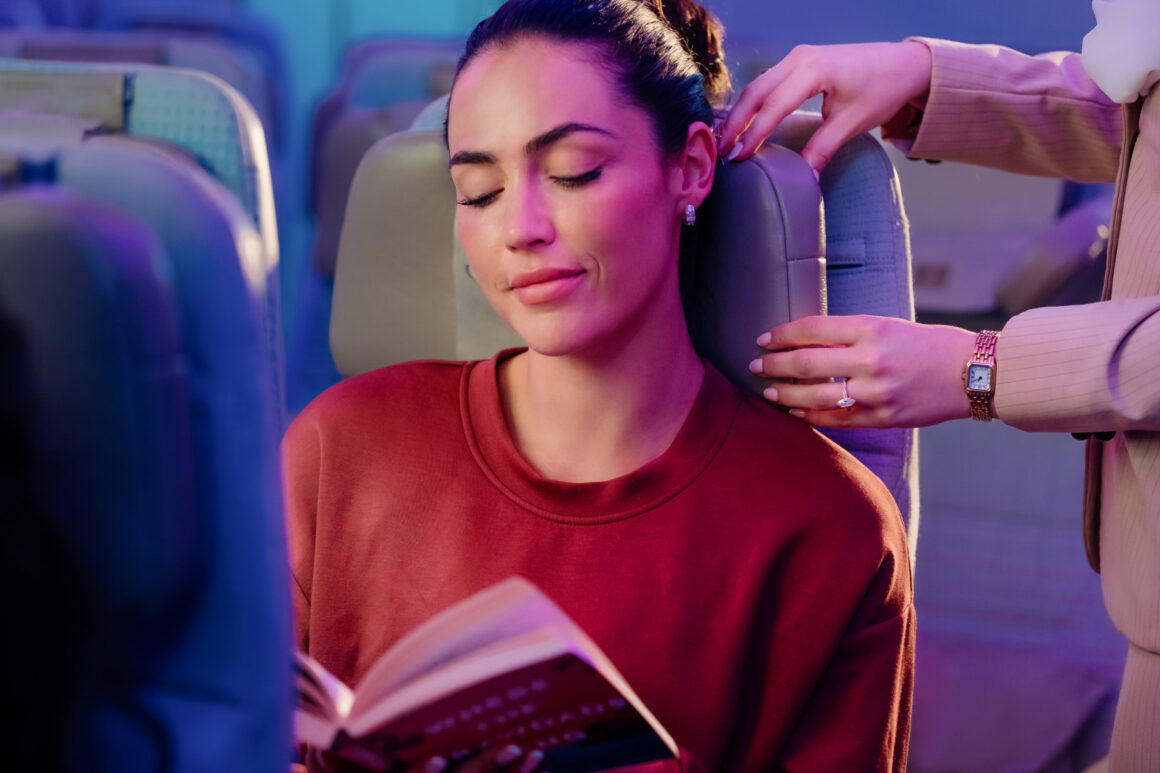 Emirates prueba un apoyacabezas que busca resolver uno de los grandes problemas de volar en Economy 1
