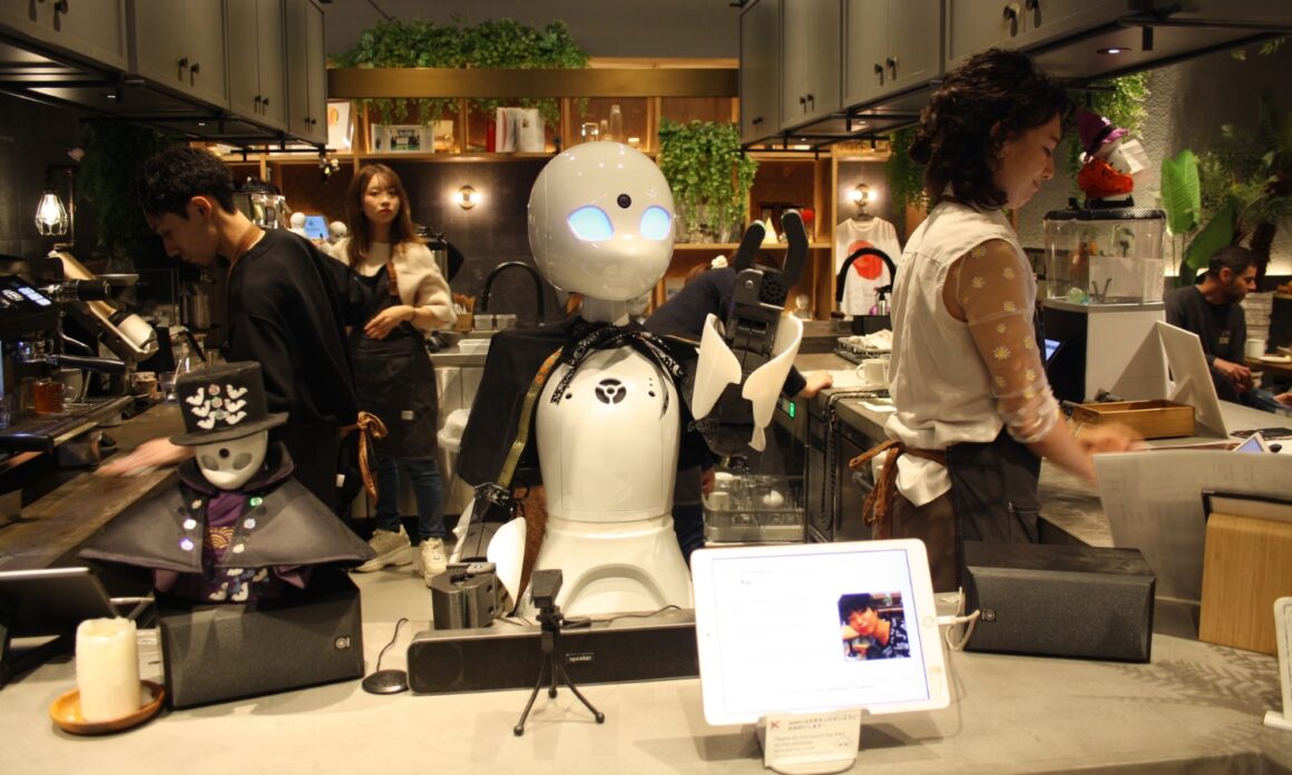 El café de Tokio que demuestra que la tecnología no tiene que sustituir trabajadores: también puede incluirlos 1