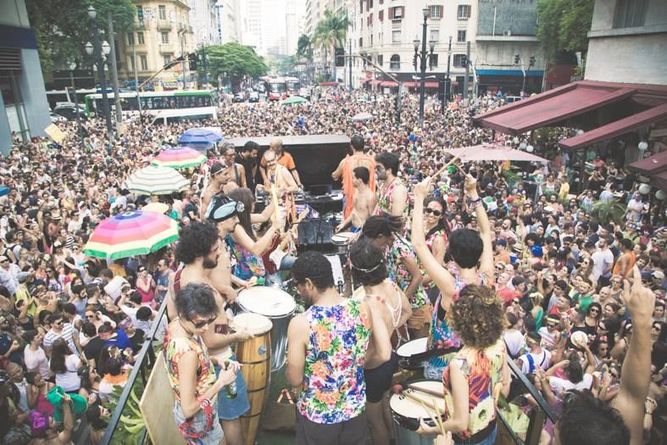 Tarado Ni Você lança campanha de financiamento coletivo para viabilizar o desfile 2016