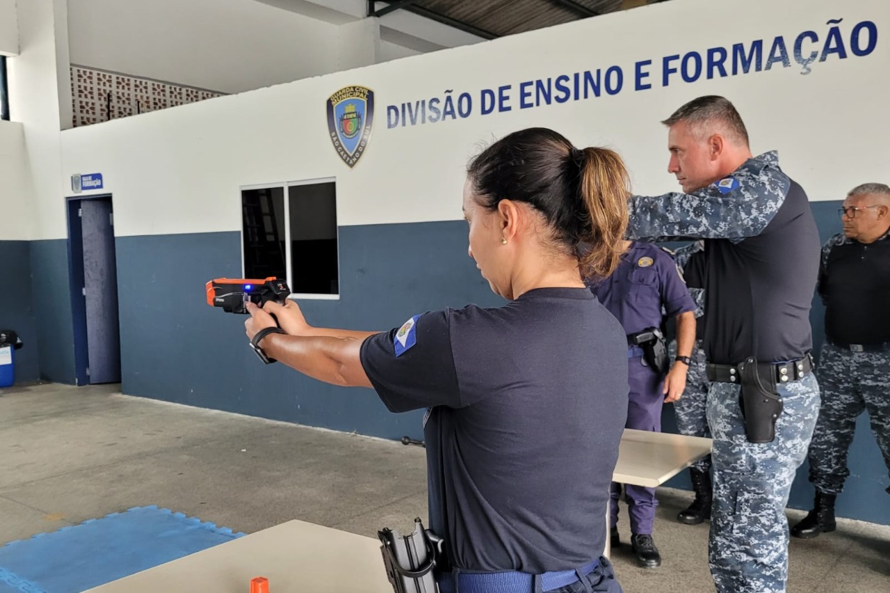 Prefeitura de São Caetano realiza curso para GCMs utilizarem pistola de eletrochoque