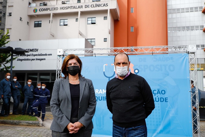 prefeito auricchio e secretária Regina Maura