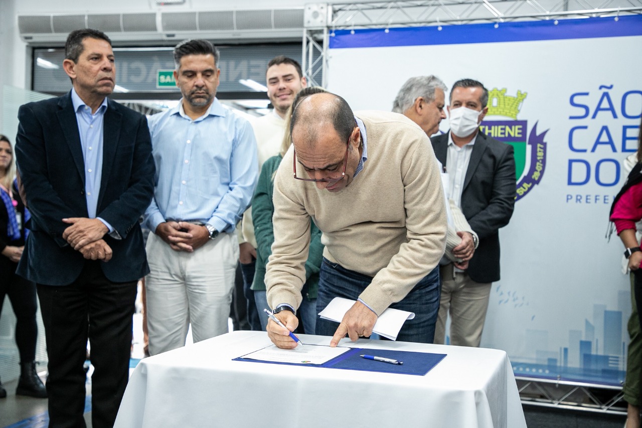 Auricchio assina Ordem de Serviço para revitalização e modernização do Atende Fácil