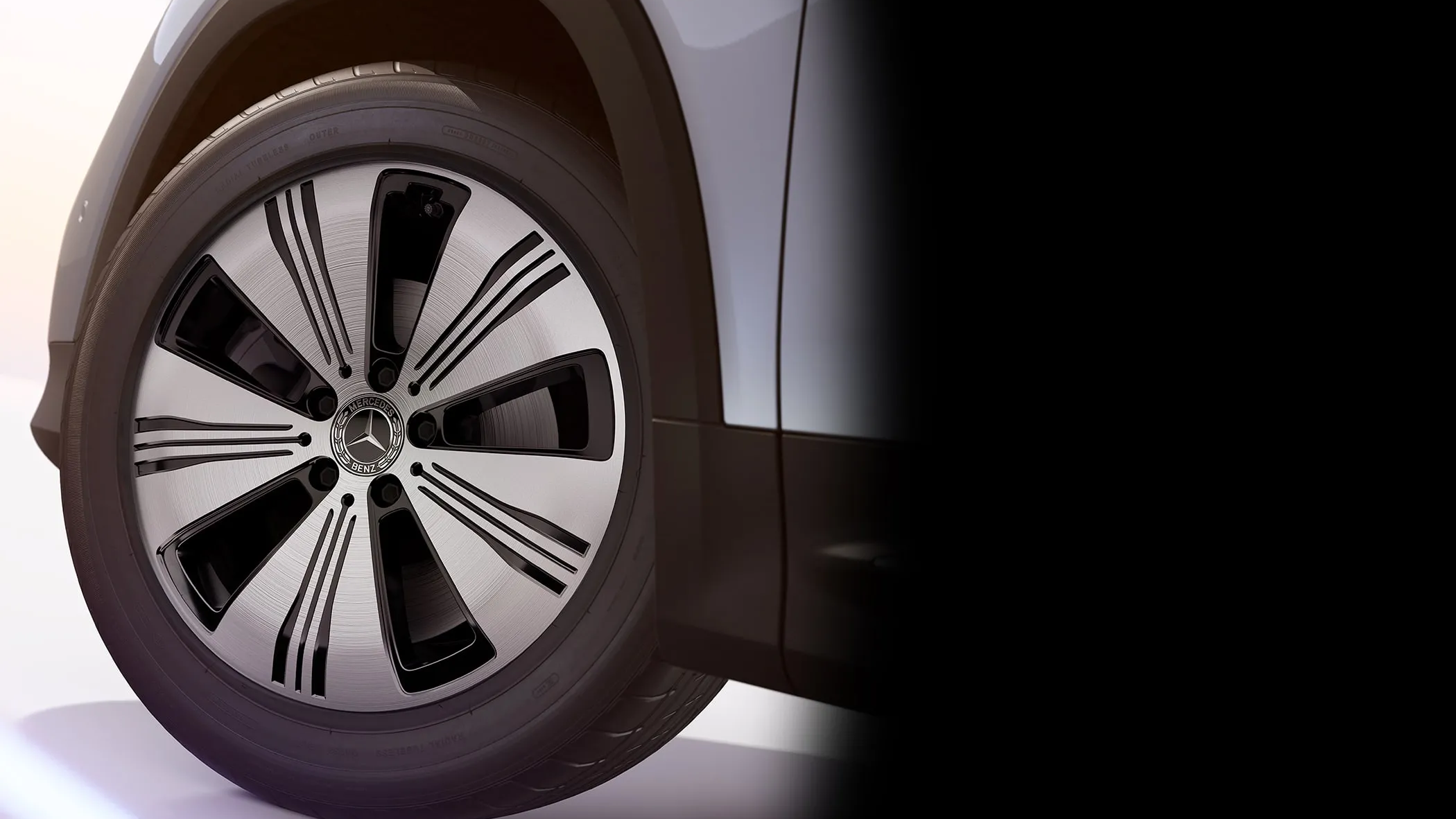 Mercedes-Benz EQB - Image