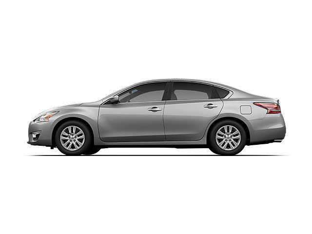 Photo view of 2015 Nissan Altima in White